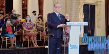 En Consulta con el Dr. Giammattei. /Foto: SCSP