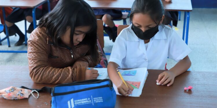 Ministerio de educación busca fortalecer las habilidades de los estudiantes. /Foto: Mineduc
