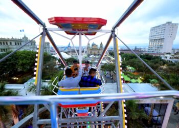 Festival Navideño Paseo de la Sexta 2022. /Foto: José Archila, Carlos Jacinto y Marvin García.
