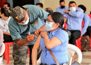 Hisopado y vacunación