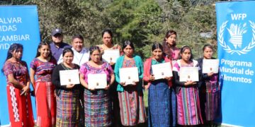 Al menos 10 mujeres se graduaron de ingenieras solares. /Foto: Senacyt