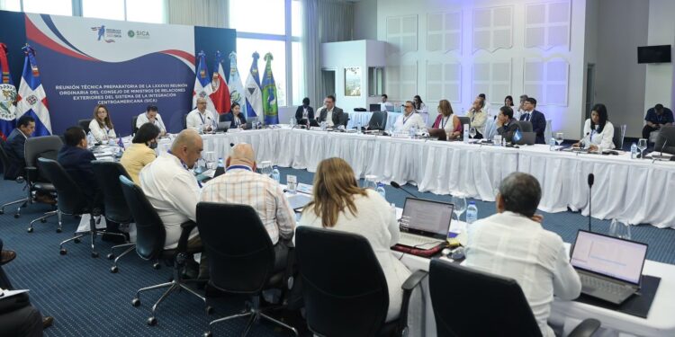 Cancilleres del SICA definen agenda que abordarán los presidentes durante reunión regional