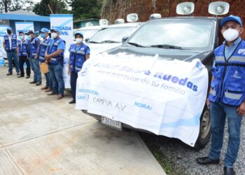 Personal de salud atiende a pobladores de Alta Verapaz. /Foto: MSPAS