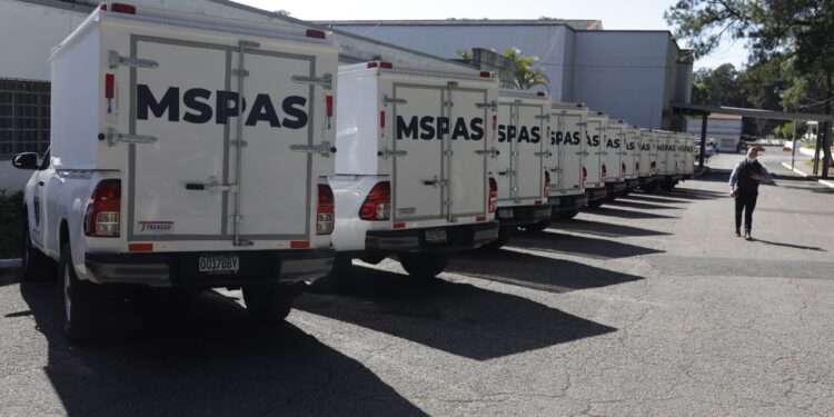 Vehículos fueron entregados como parte del programa Crecer Sano. /Foto: DCA