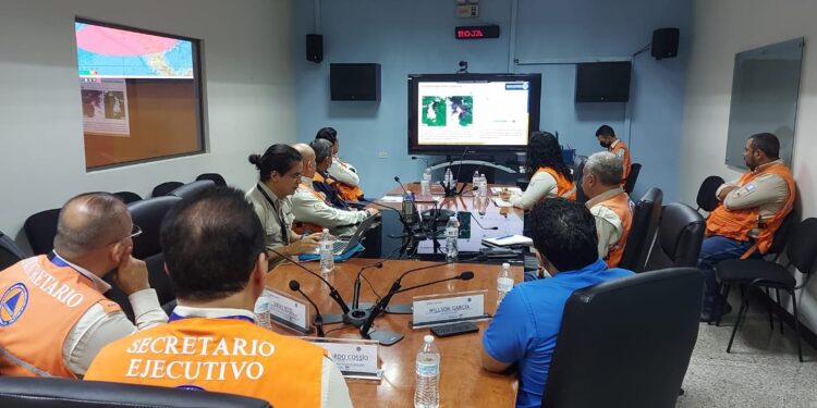Monitorean actividad del volcán de fuego