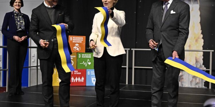 Suecia inaugura una base de lanzamiento de satélites en el Ártico