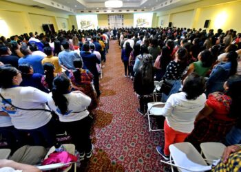 Maestros de región central egresados de Padep participan en congreso nacional