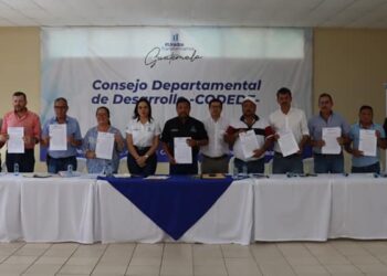 Petén, primer departamento en firmar convenios para proyectos de desarrollo