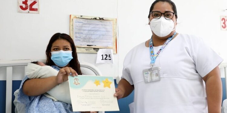 Leo Fabián, el primer bebé nacido en el IGSS este año
