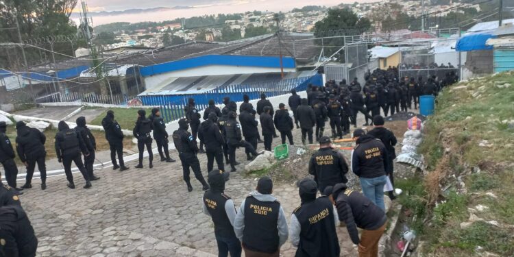 Ejecutan requisa en el Centro Preventivo para Hombres de la zona 18