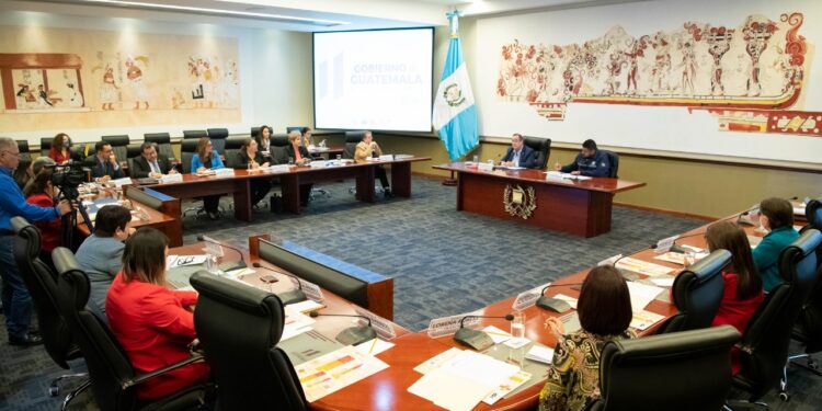 Presidente resalta acciones para promover seguridad de la mujer