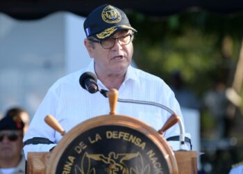 Presidente destaca función de fuerzas de mar del Ejército de Guatemala