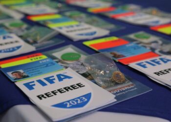 Árbitros guatemaltecos reciben el gafete FIFA 2023