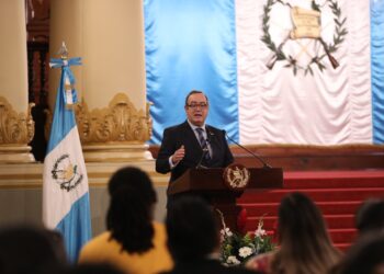Presidente reafirma compromiso para disminuir brecha digital en el país