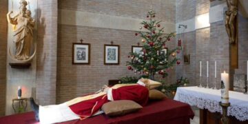 Vaticano se prepara para despedir solemnemente a Benedicto XVI