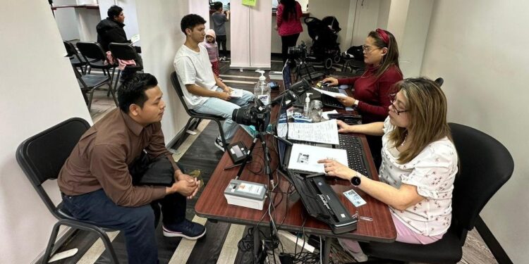 Atención a connacionales en el Consulado de Nueva York.