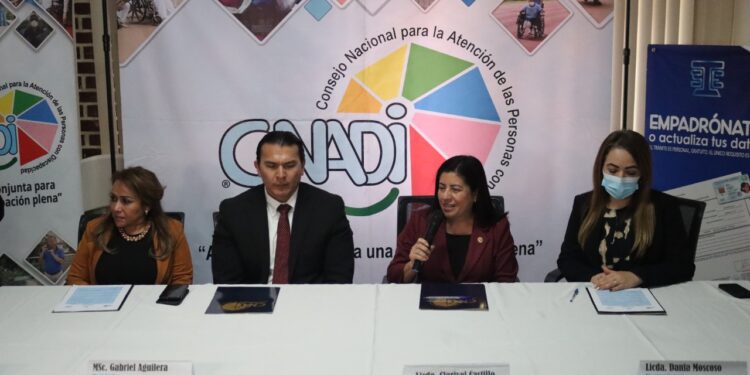 Conferencia de prensa entre autoridades de TSE y CONADI.