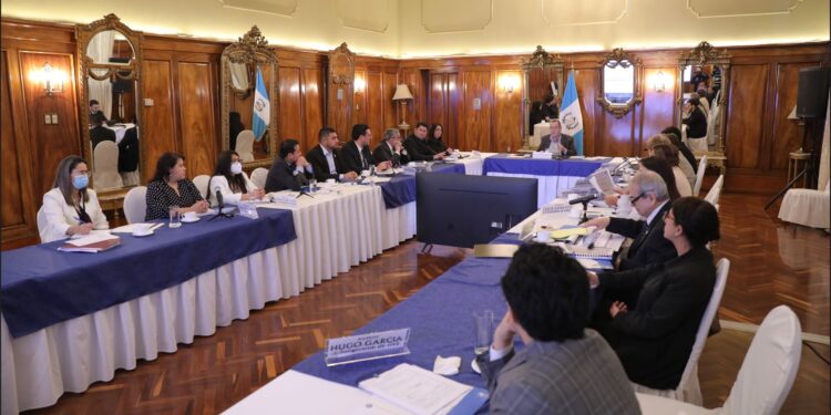 Dan seguimiento a proyectos de violencia contra la mujer