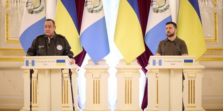 Declaración conjunta entre los presidente de Guatemala y Ucrania.