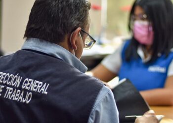 Inspectores de Trabajo verifican pago de aguinaldo en Quetzaltenango