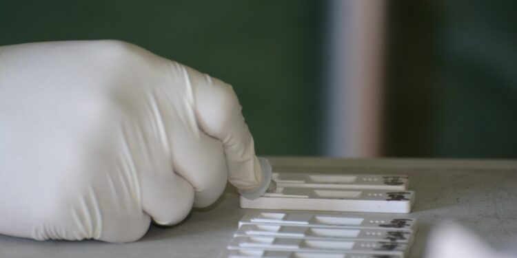 COVID-19: emiten alerta epidemiológica por sublinaje de la variante ómicron