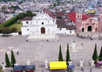 Continúa mejora de edificios escolares en San Juan Comalapa
