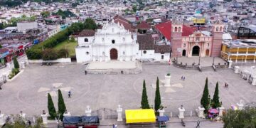 Continúa mejora de edificios escolares en San Juan Comalapa