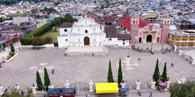Continúa mejora de edificios escolares en San Juan Comalapa