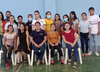 Becas del Mides apoyan a adolescentes, jóvenes y artesanos