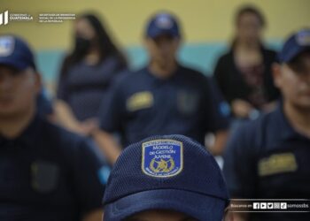 Se gradúa nueva promoción de agentes de vigilancia y tratamiento juvenil