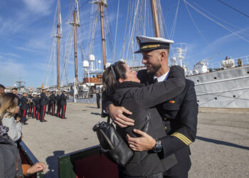 Buque escuela Elcano de la Armada española pone rumbo a América