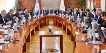 Instituciones se reúnen ante próxima visita de calificadora de riesgo