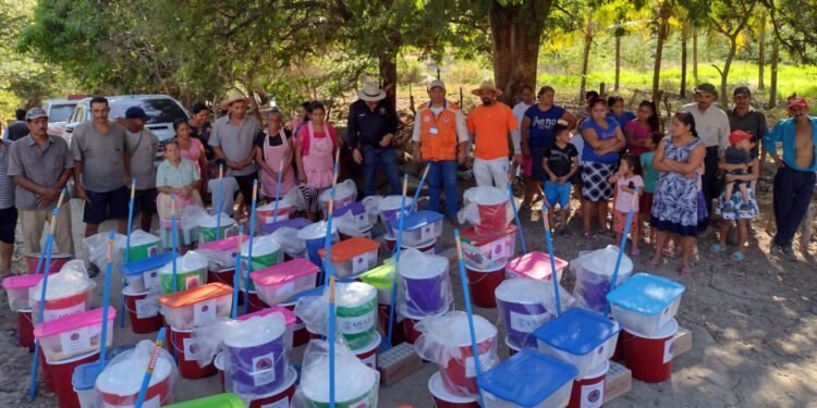 Conred Entrega Ayuda Humanitaria A Familias Afectadas Del País ...