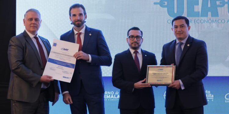 Entregan certificación de operador económico autorizado a Empornac