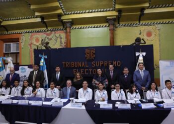 Juramentan a integrantes del TSE Infantil para las elecciones 2023