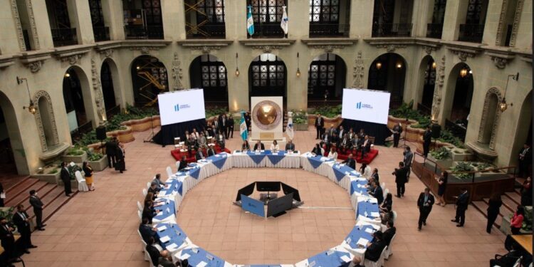 Mesa multirreligiosa se inauguró en 2022 donde participaron más de 24 entidades religiosas.