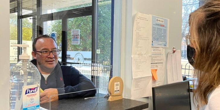 Primera jornada de sábado consular atendió a más de 2 mil guatemaltecos