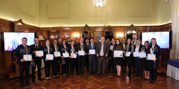 Delegación guatemalteca es reconocida por su participación en la Fitur 2023