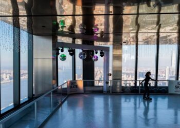 Patinar sobre hielo en un rascacielos, la última atracción de Nueva York