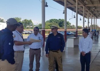 Verifican atención a migrantes en frontera con México