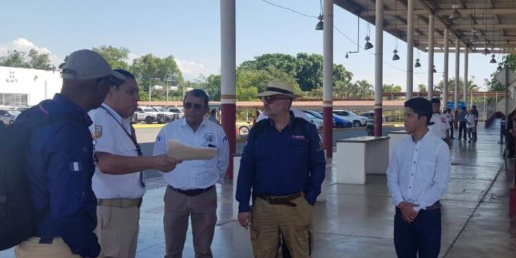 Verifican atención a migrantes en frontera con México