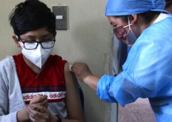Vacunación a menores en Totonicapán.