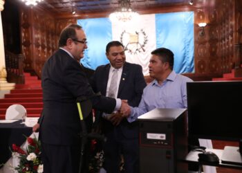 Más de 3 mil 600 estudiantes serán beneficiados con equipo de cómputo