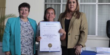 Mujeres se certifican en manufactura de productos de limpieza