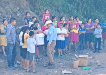 Purificadores artesanales de agua favorecen la prevención de enfermedades en Jocotán