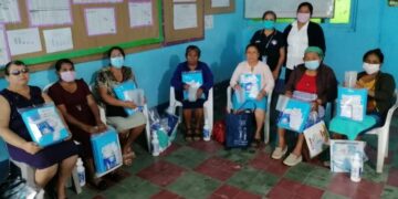 Kits de material médico quirúrgico refuerzan labor de comadronas en Poptún