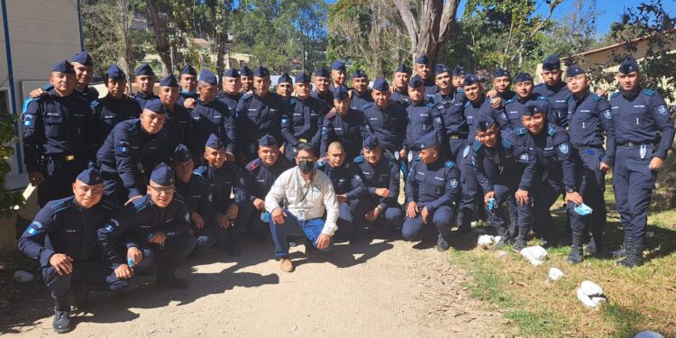 Aspirantes a policías se instruyen sobre normativa forestal
