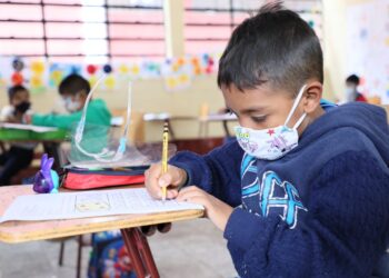 Estudiantes han recibido materiales para fortalecer su aprendizaje. /Foto: Mineduc