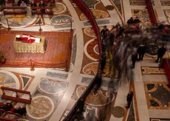 Benedicto XVI tendrá un funeral papal pero con “adaptaciones”