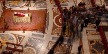 Benedicto XVI tendrá un funeral papal pero con “adaptaciones”